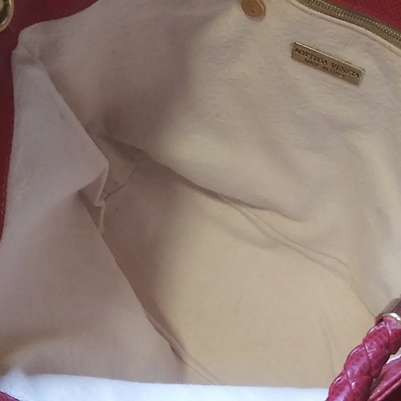 SOLD. 💕Bottega Veneta Red Leather Intrecciato Hobo Bag - Picture 13 of 15